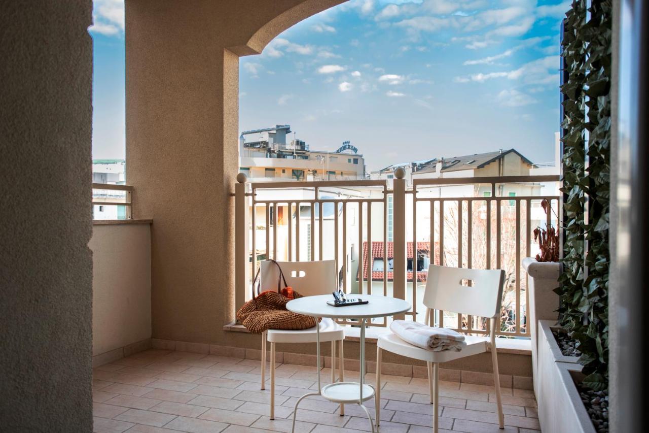 Mona Lisa Hotel カットーリカ エクステリア 写真